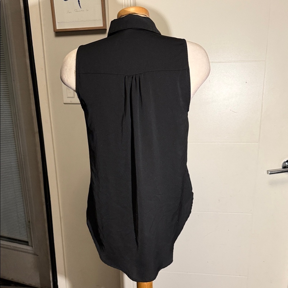 Dynamite Black Sleeveless Shirt - Picture 3 of 5